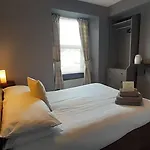 Panzió Brook House ― Free On-site Car Park 3*