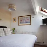 Brook House ― Free On-site Car Park