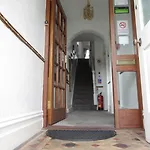 Brook House ― Free On-site Car Park Bed & Breakfast 3*