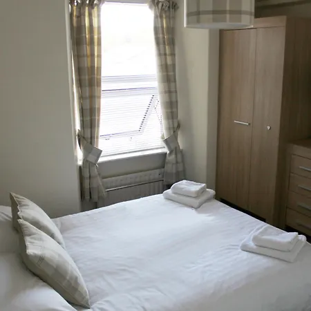 Nocleg ze śniadaniem Brook House ― Free On-site Car Park 3*