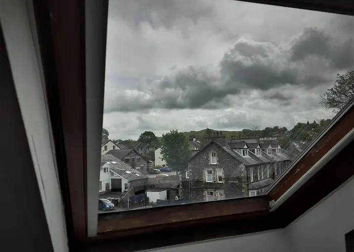 Brook House ― Free On-site Car Park