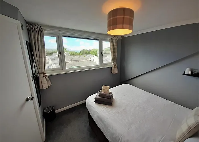 Brook House ― Free On-site Car Park