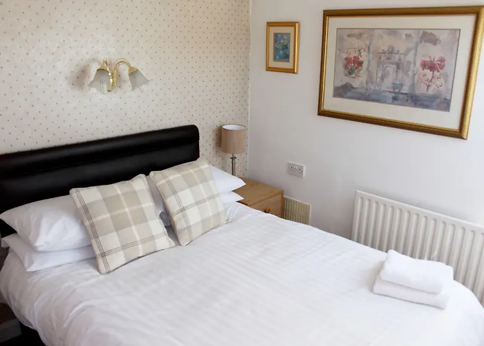 Brook House ― Free On-site Car Park Bed & Breakfast 3*