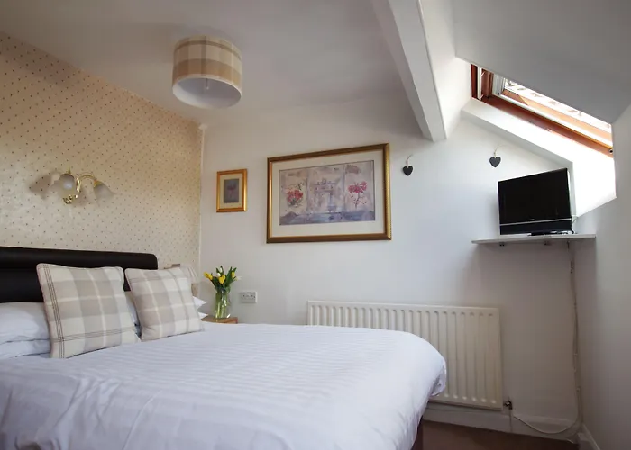 Brook House ― Free On-site Car Park