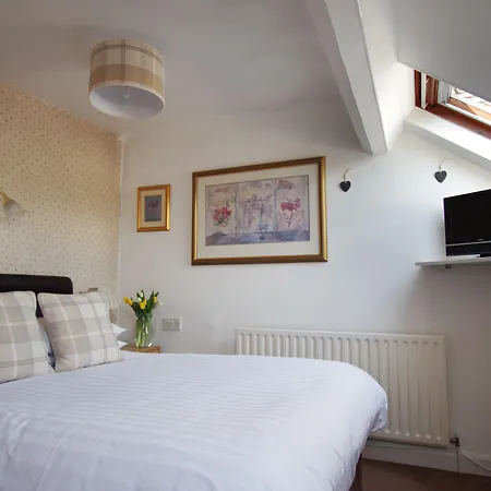 Brook House ― Free On-site Car Park